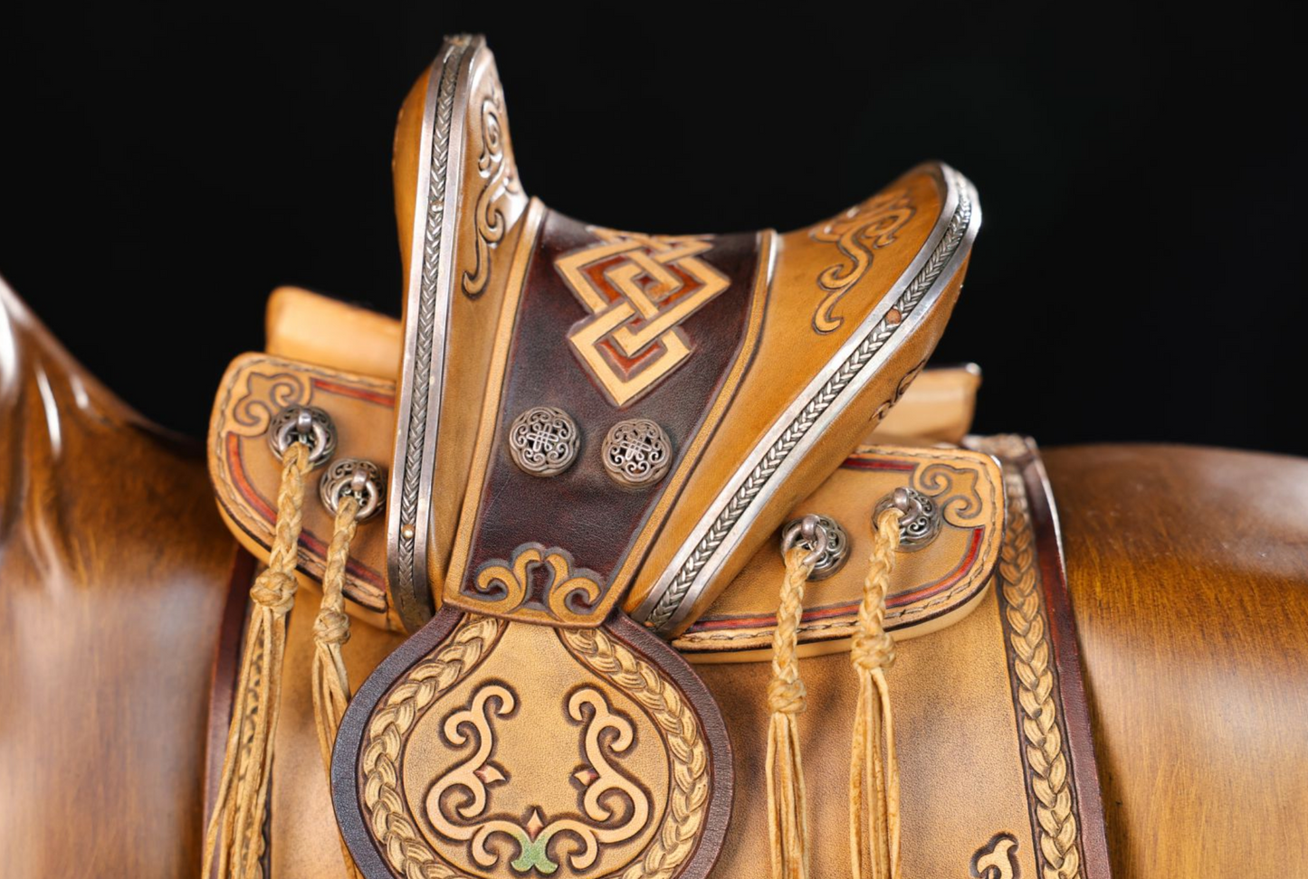 Handarfted Mongolia Leather Saddle